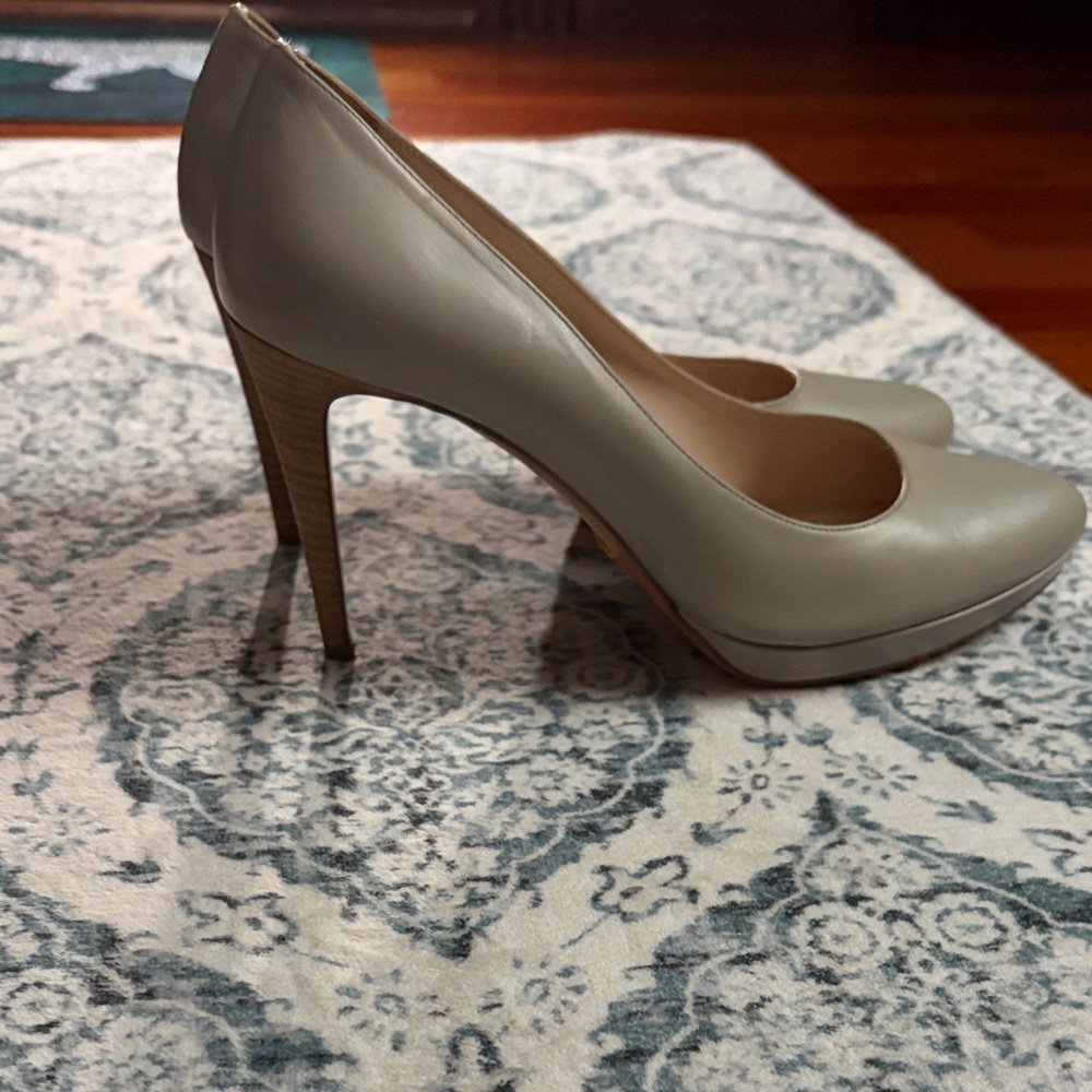 Prada Women's Beige Leather Heels - Picture 2 of 6